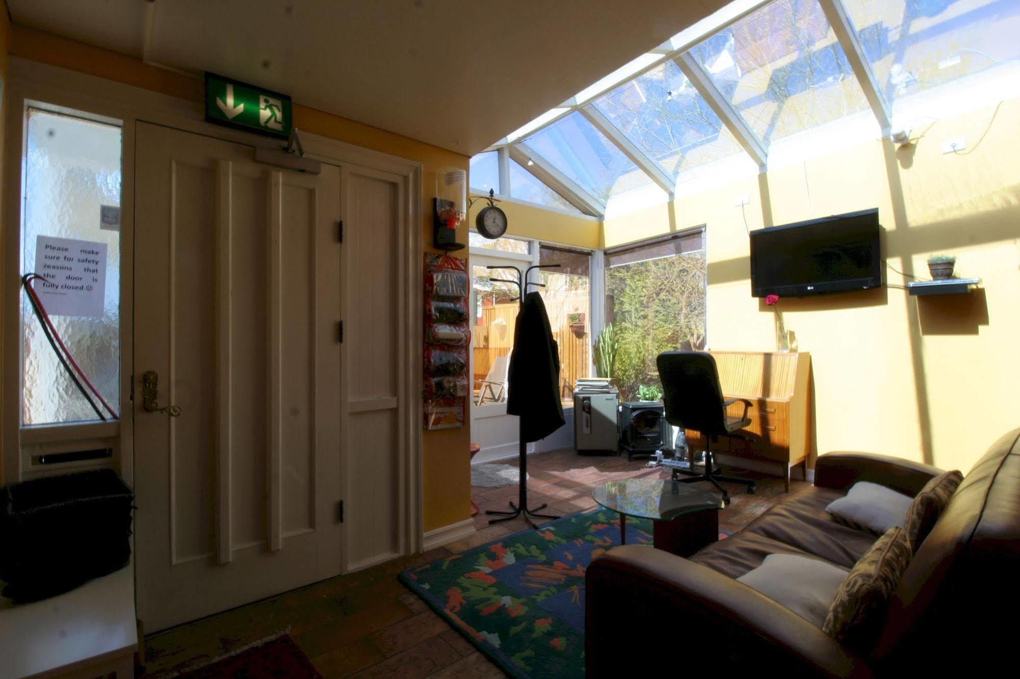 Our House Guesthouse Reykjavik Bagian luar foto