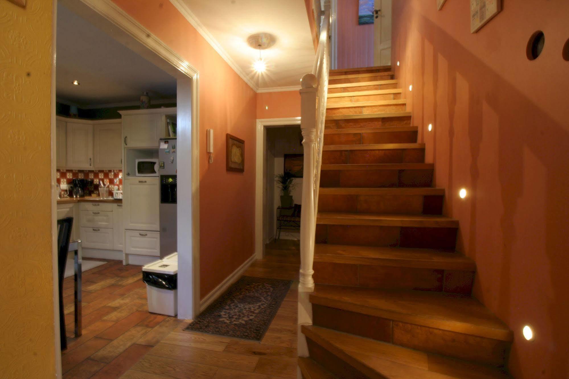 Our House Guesthouse Reykjavik Bagian luar foto